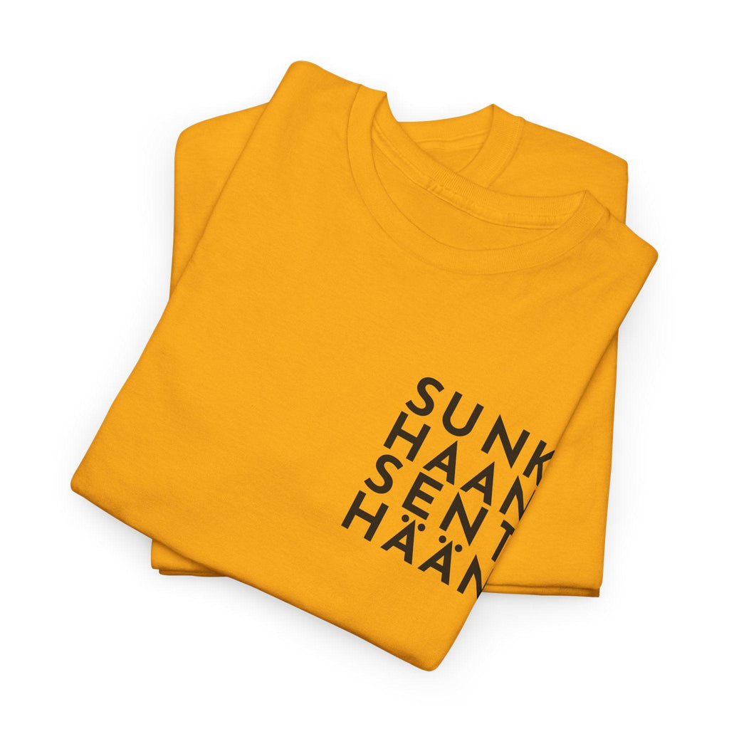 Sunkhaan Senthään t-paita, musta teksti | 100% puuvillaa, unisex - Lourun verkkokauppa