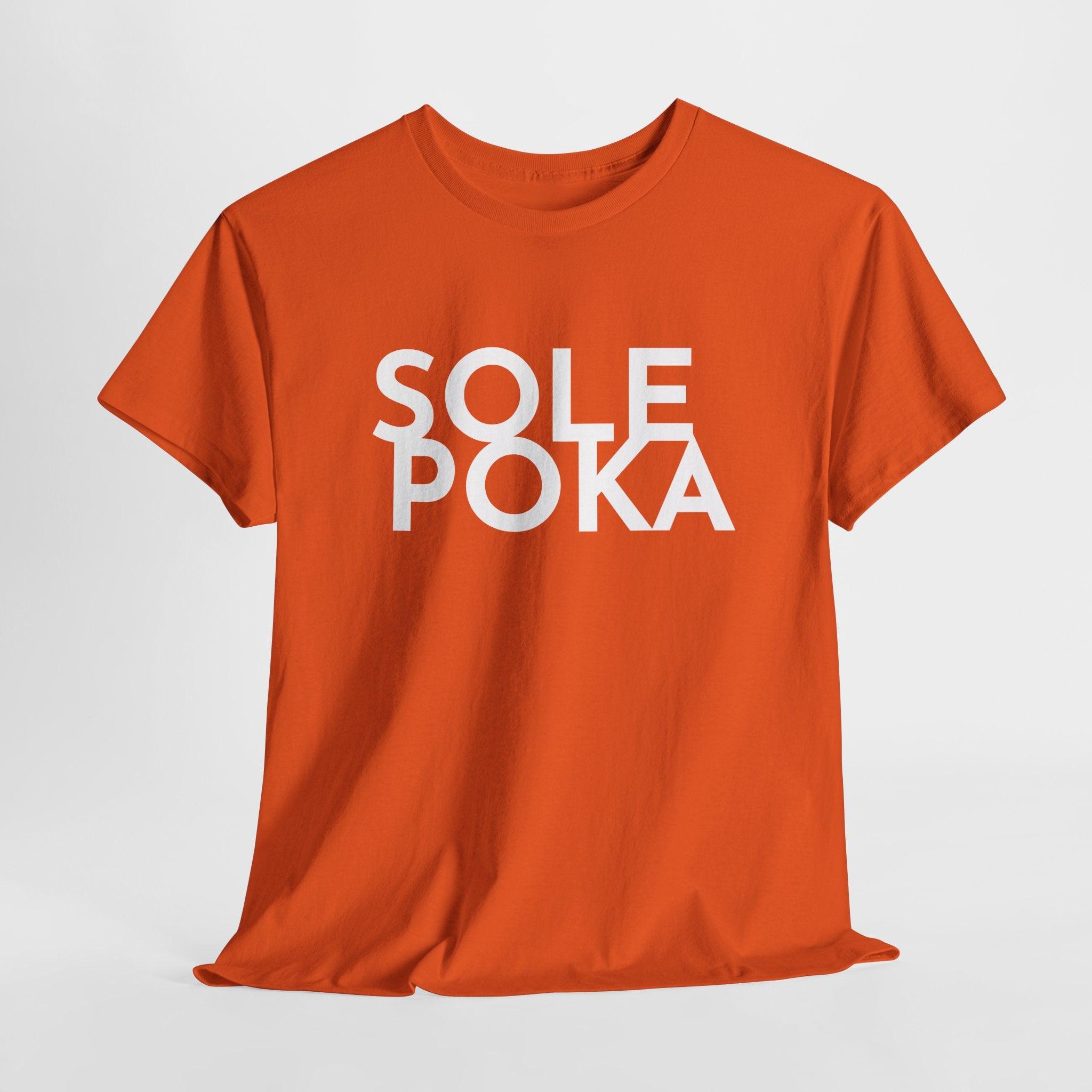 Sole Poka t-paita, valkoinen teksti | 100% puuvillaa, unisex - Lourun verkkokauppa