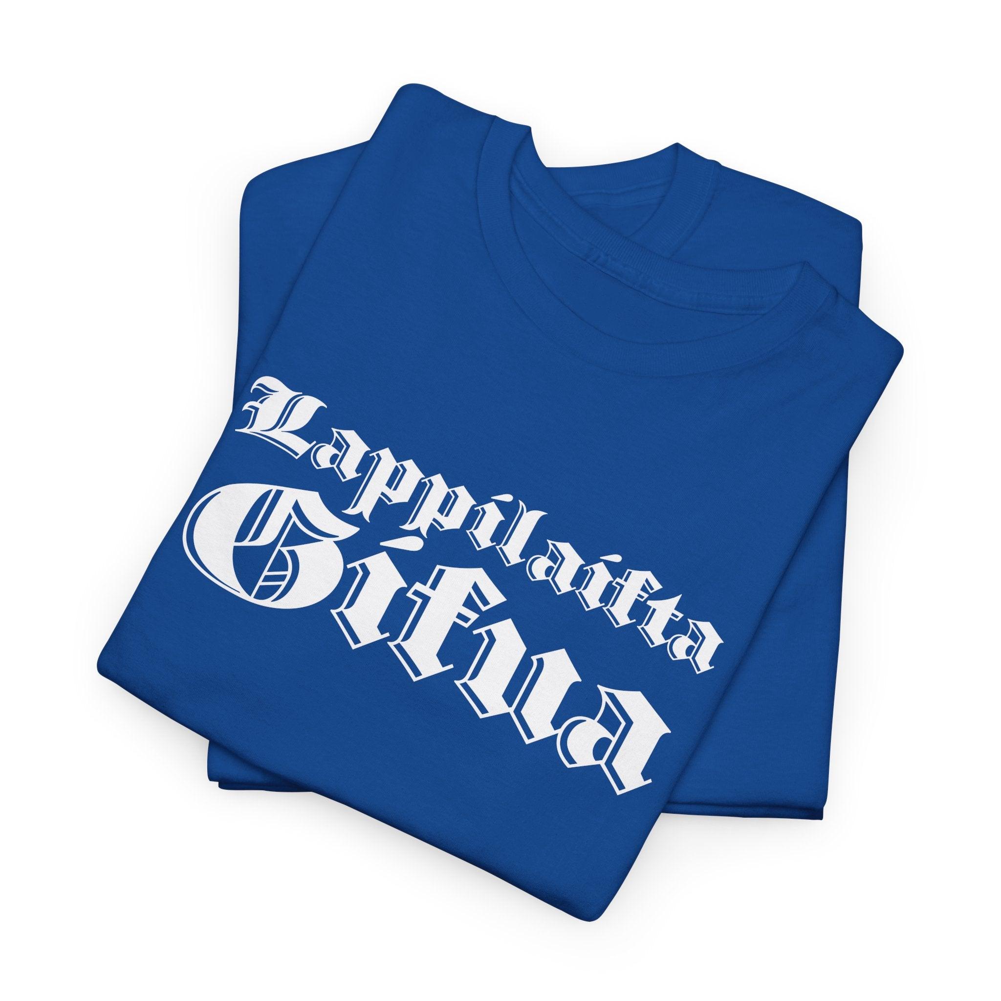 Lappilaista sisua t-paita, valkoinen retro teksti | 100% puuvillaa, unisex - Lourun verkkokauppa