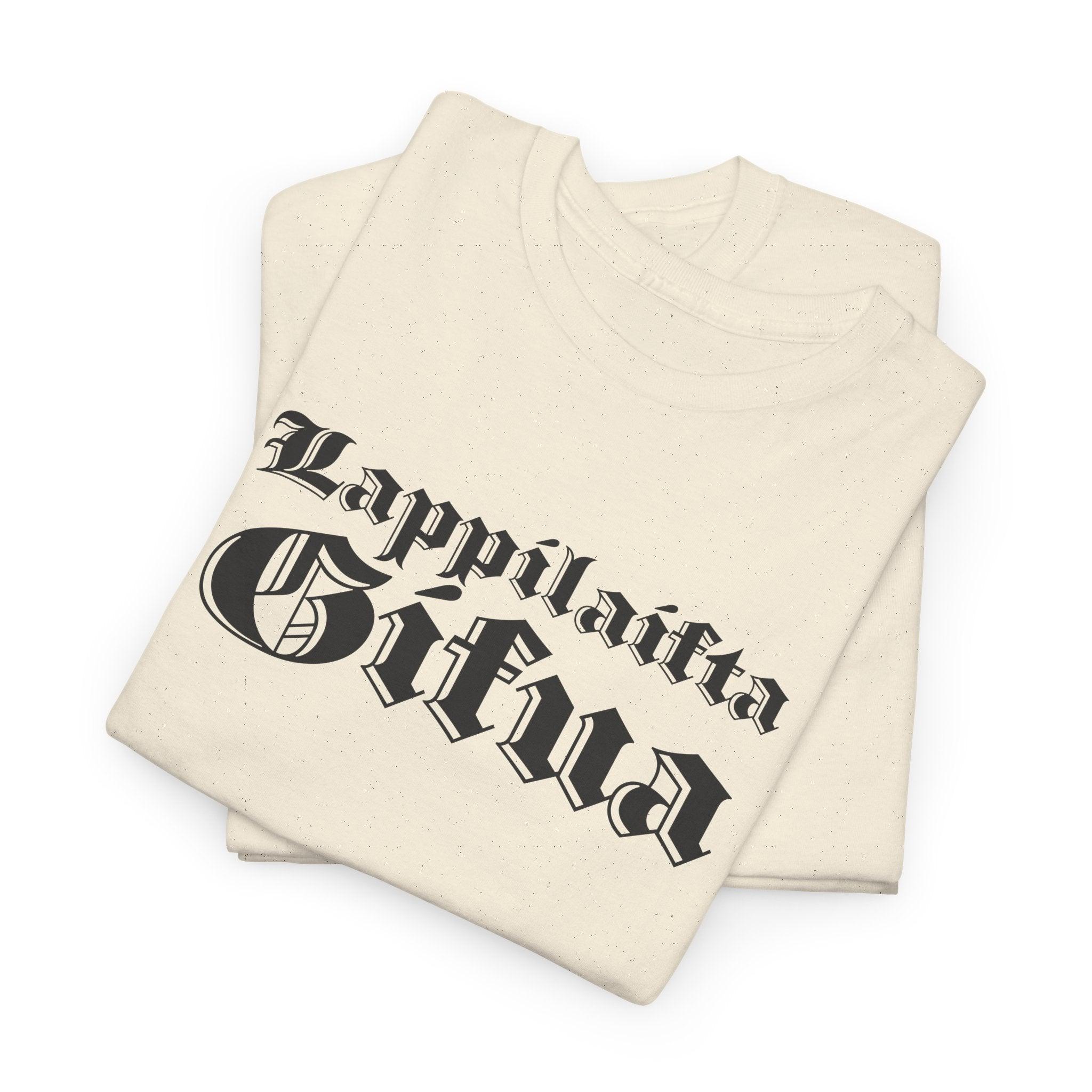 Lappilaista sisua t-paita, tumma retro teksti | 100% puuvillaa, unisex - Lourun verkkokauppa
