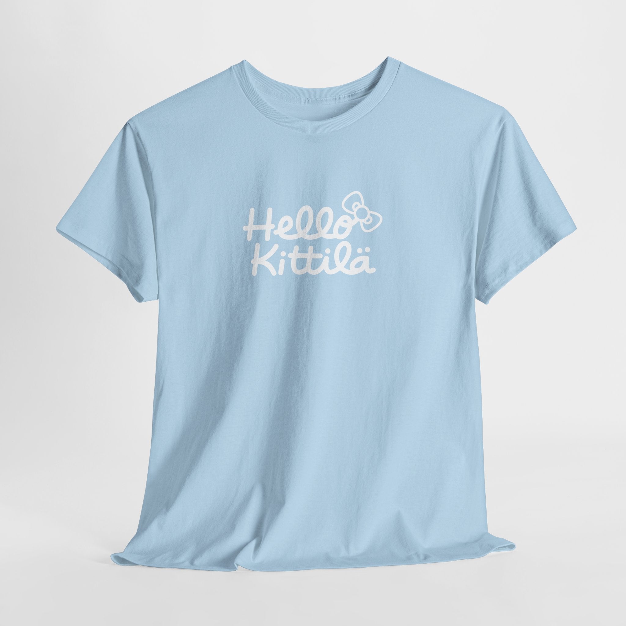 Hello Kittilä (iso valkoinen teksti) | 100% puuvillaa, unisex