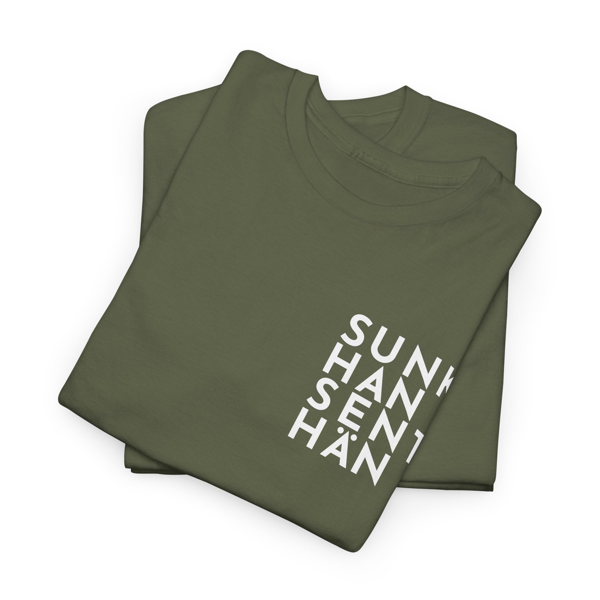 Sunkhan Senthän t-paita Kittilän tyyliin, valkoinen teksti | 100% puuvillaa, unisex