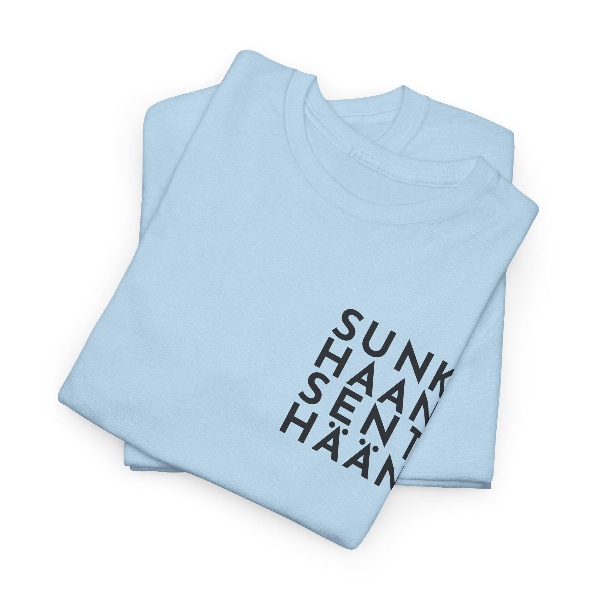 Sunkhaan Senthään t-paita, musta teksti | 100% puuvillaa, unisex - Lourun verkkokauppa