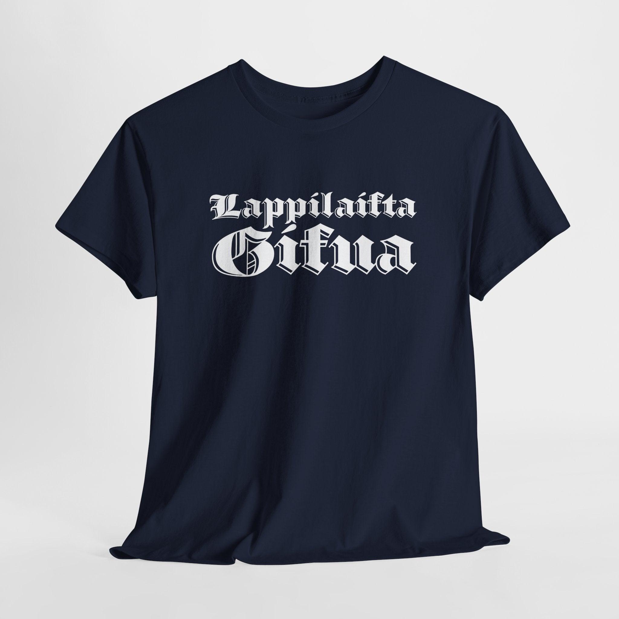 Lappilaista sisua t-paita, valkoinen retro teksti | 100% puuvillaa, unisex - Lourun verkkokauppa