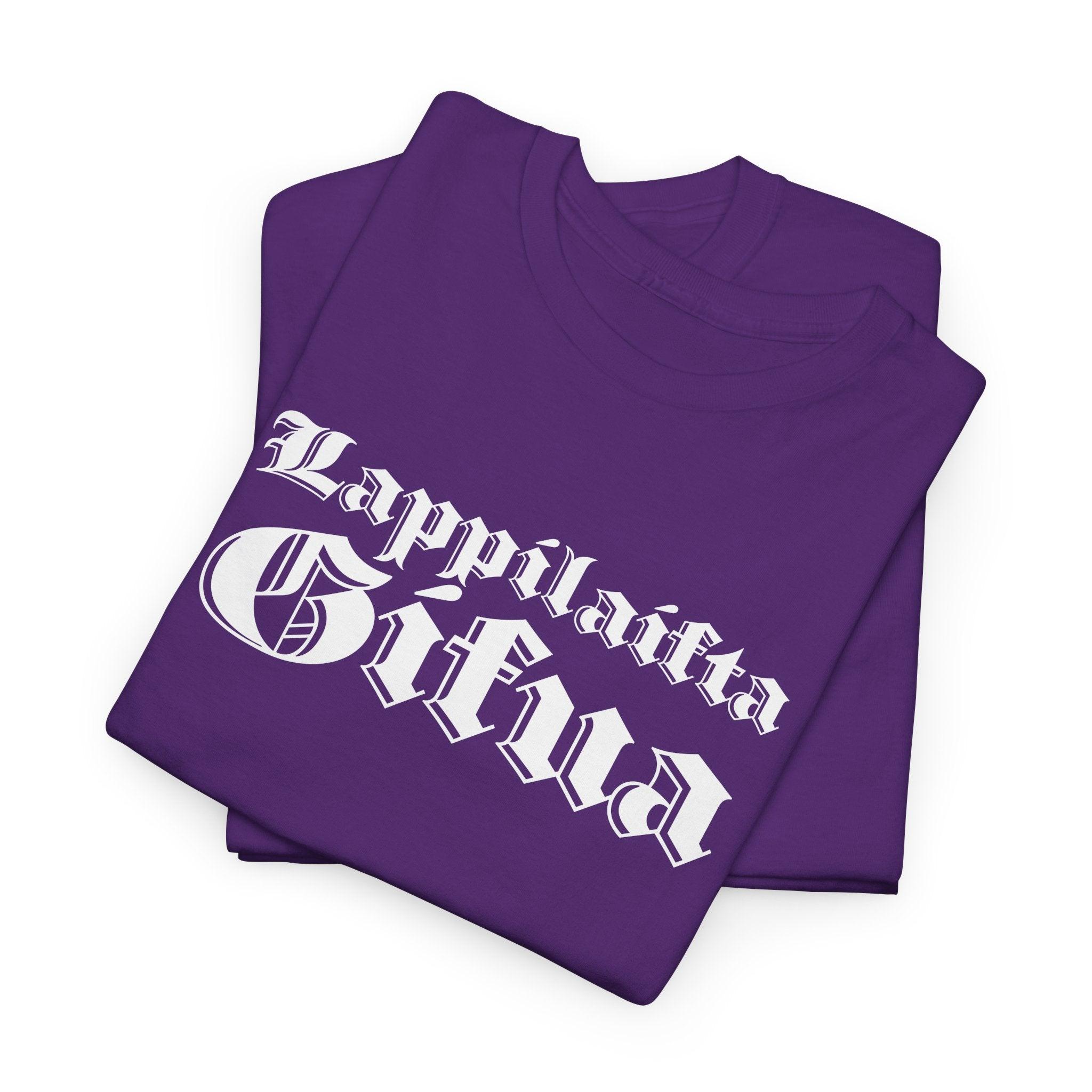 Lappilaista sisua t-paita, valkoinen retro teksti | 100% puuvillaa, unisex - Lourun verkkokauppa
