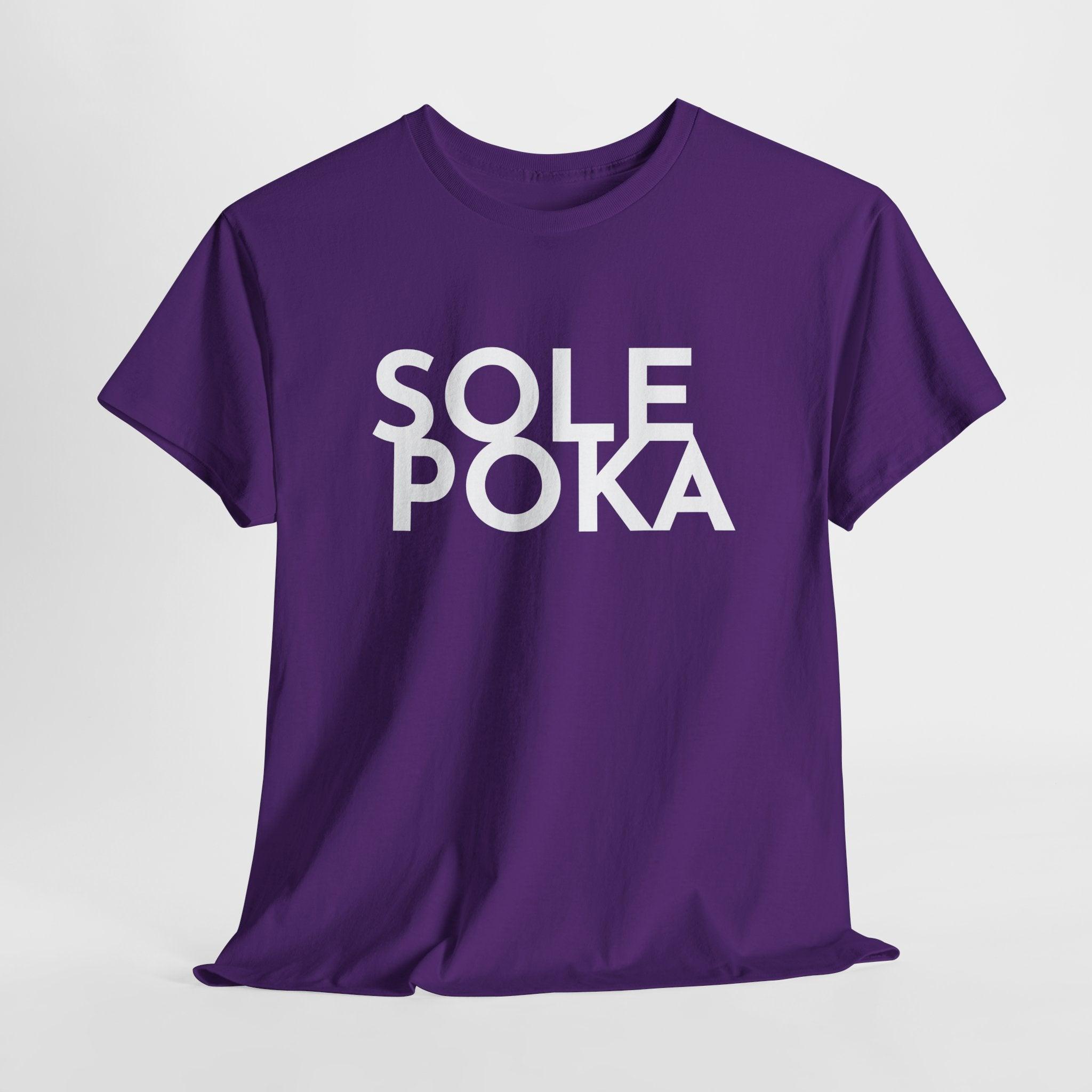 Sole Poka t-paita, valkoinen teksti | 100% puuvillaa, unisex - Lourun verkkokauppa