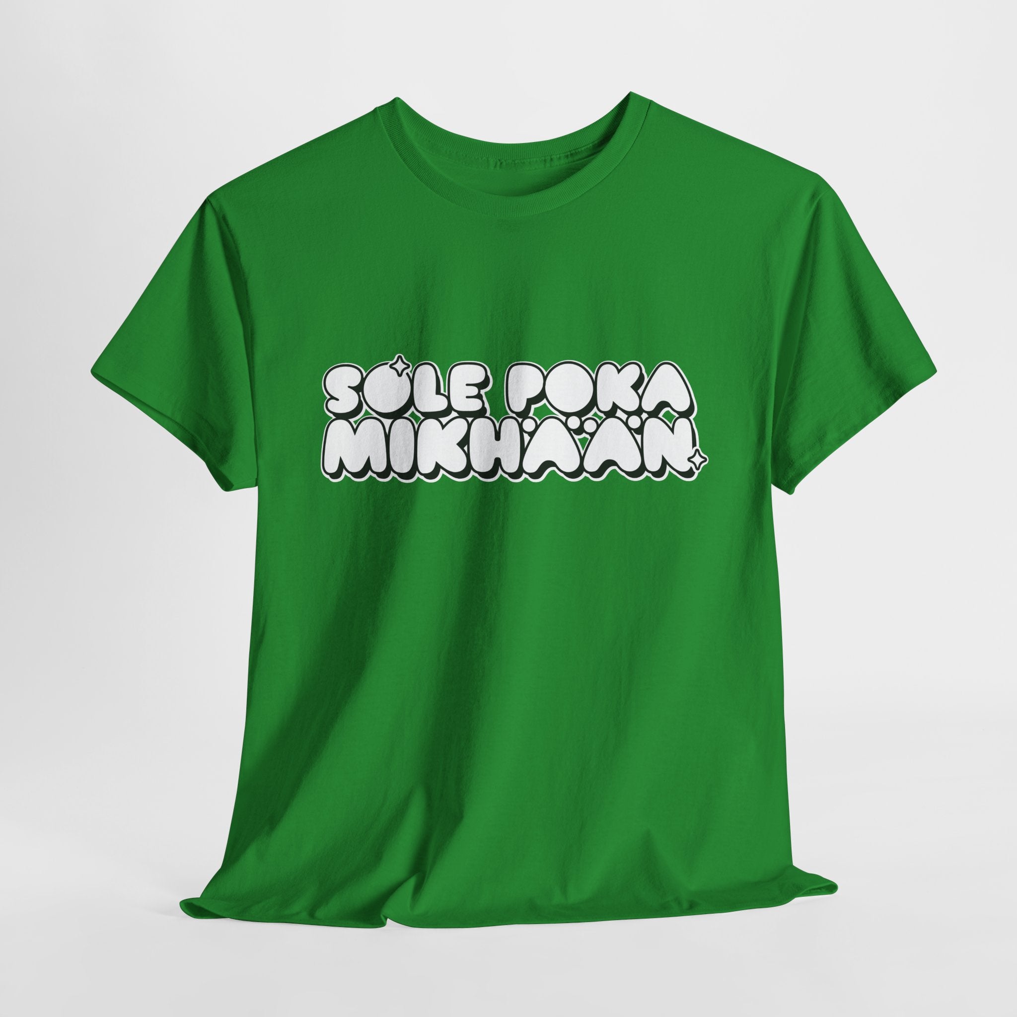 Sole Poka Mikhään t-paita, valkoinen pyöreä teksti | 100% puuvillaa, unisex