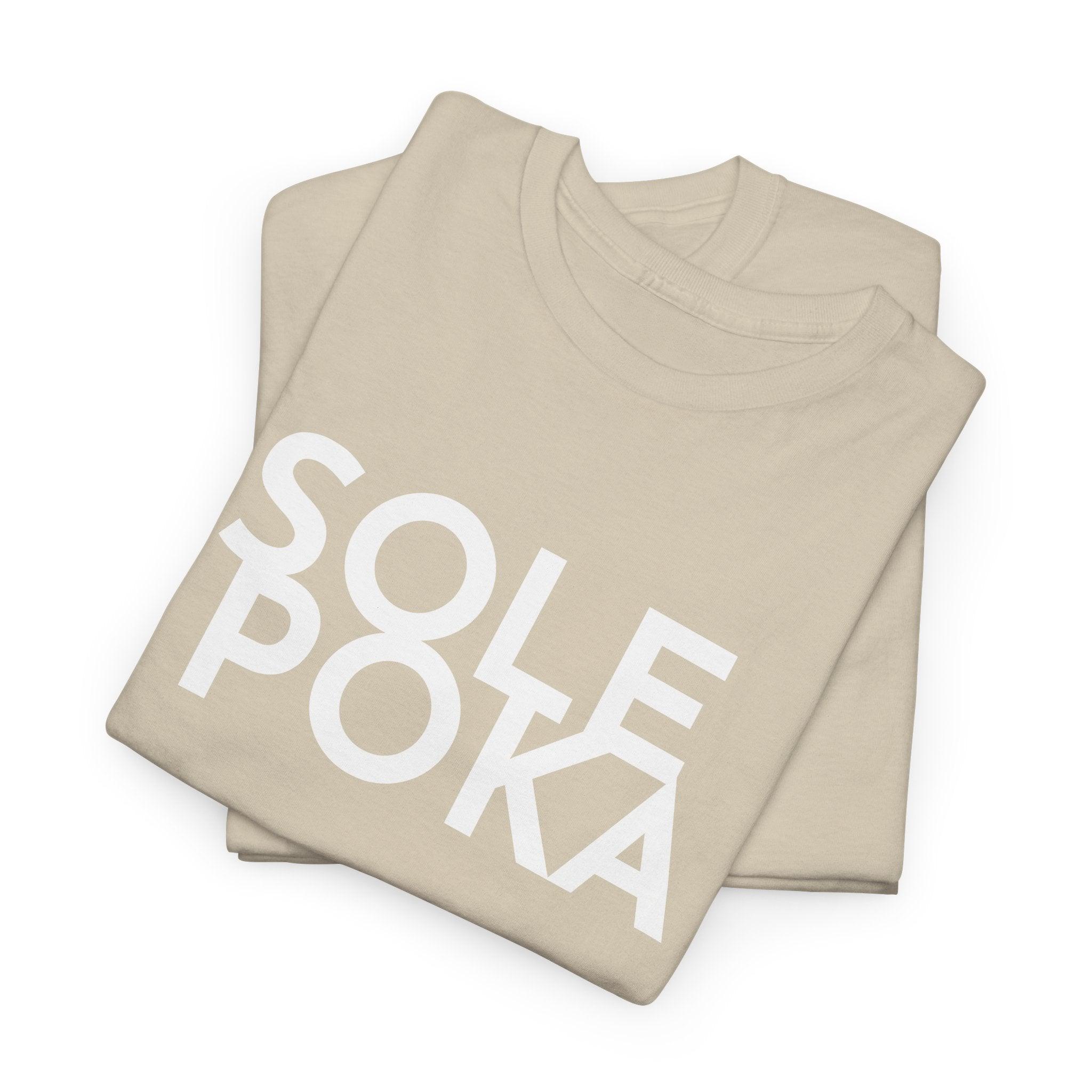 Sole Poka t-paita, valkoinen teksti | 100% puuvillaa, unisex - Lourun verkkokauppa