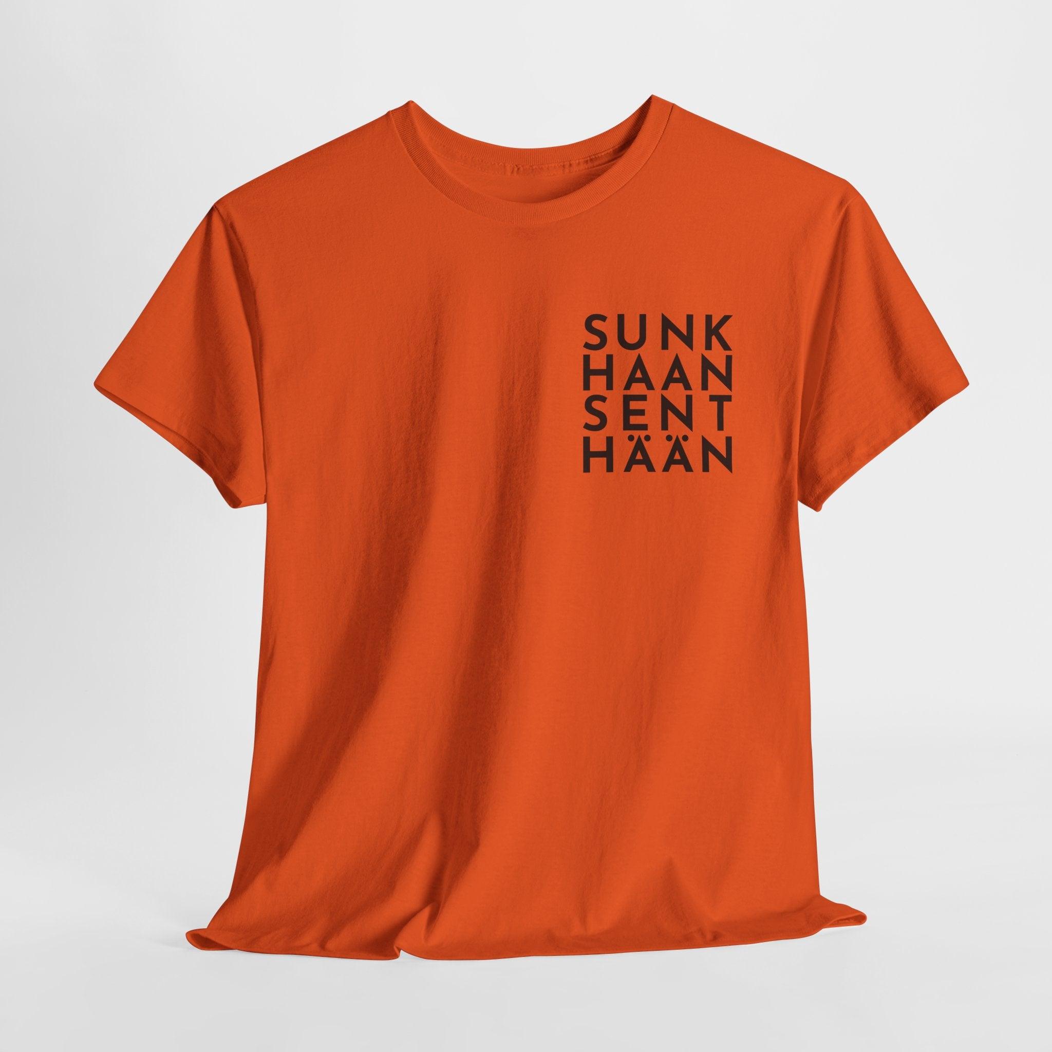 Sunkhaan Senthään t-paita, musta teksti | 100% puuvillaa, unisex - Lourun verkkokauppa