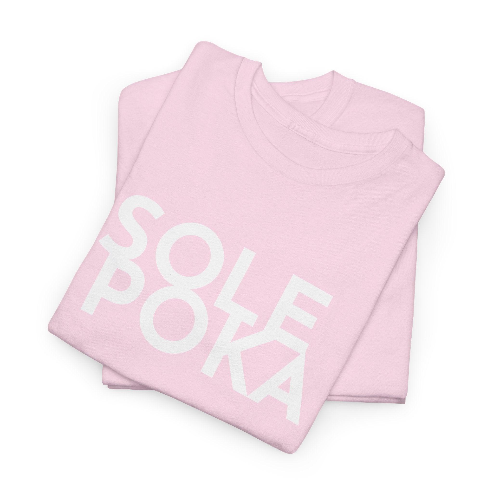 Sole Poka t-paita, valkoinen teksti | 100% puuvillaa, unisex - Lourun verkkokauppa