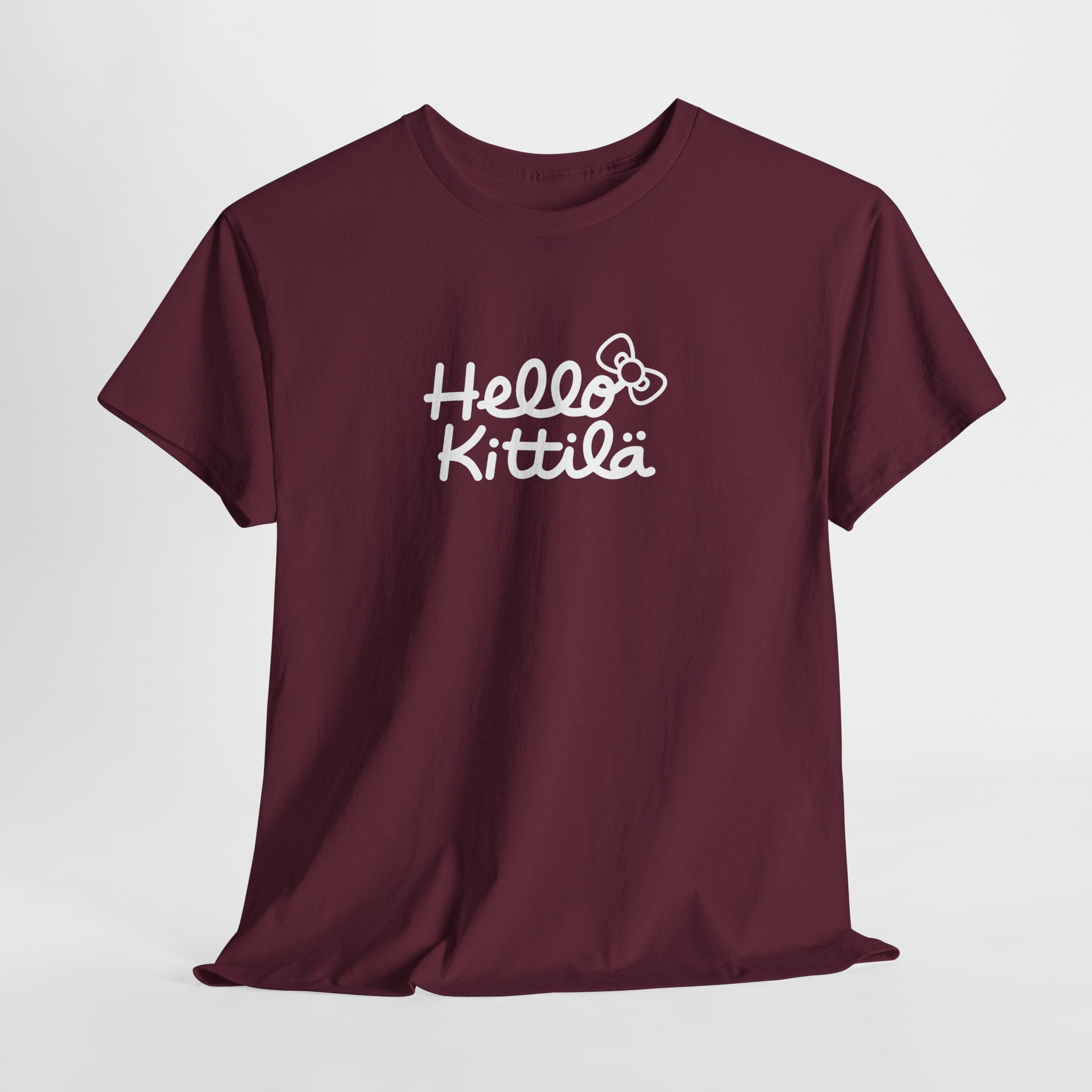 Hello Kittilä (iso valkoinen teksti) | 100% puuvillaa, unisex