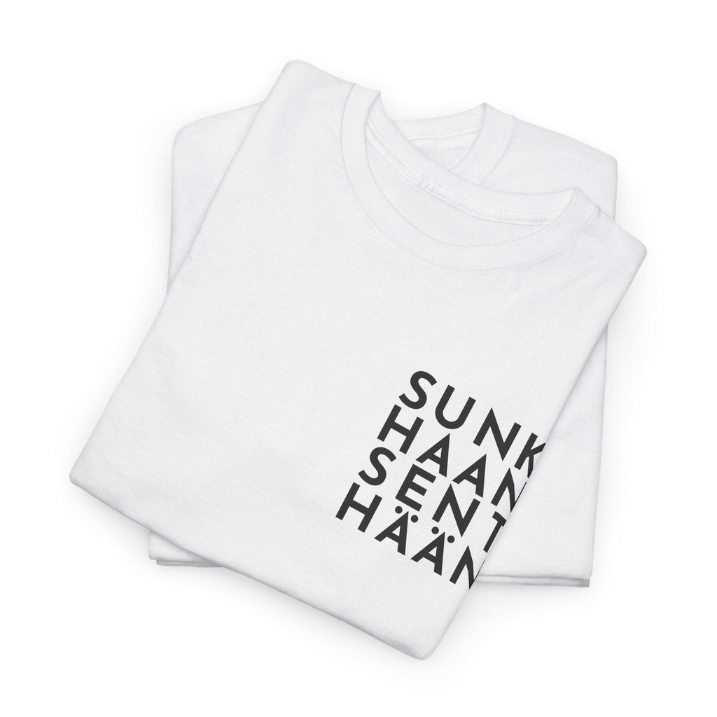 Sunkhaan Senthään t-paita, musta teksti | 100% puuvillaa, unisex - Lourun verkkokauppa