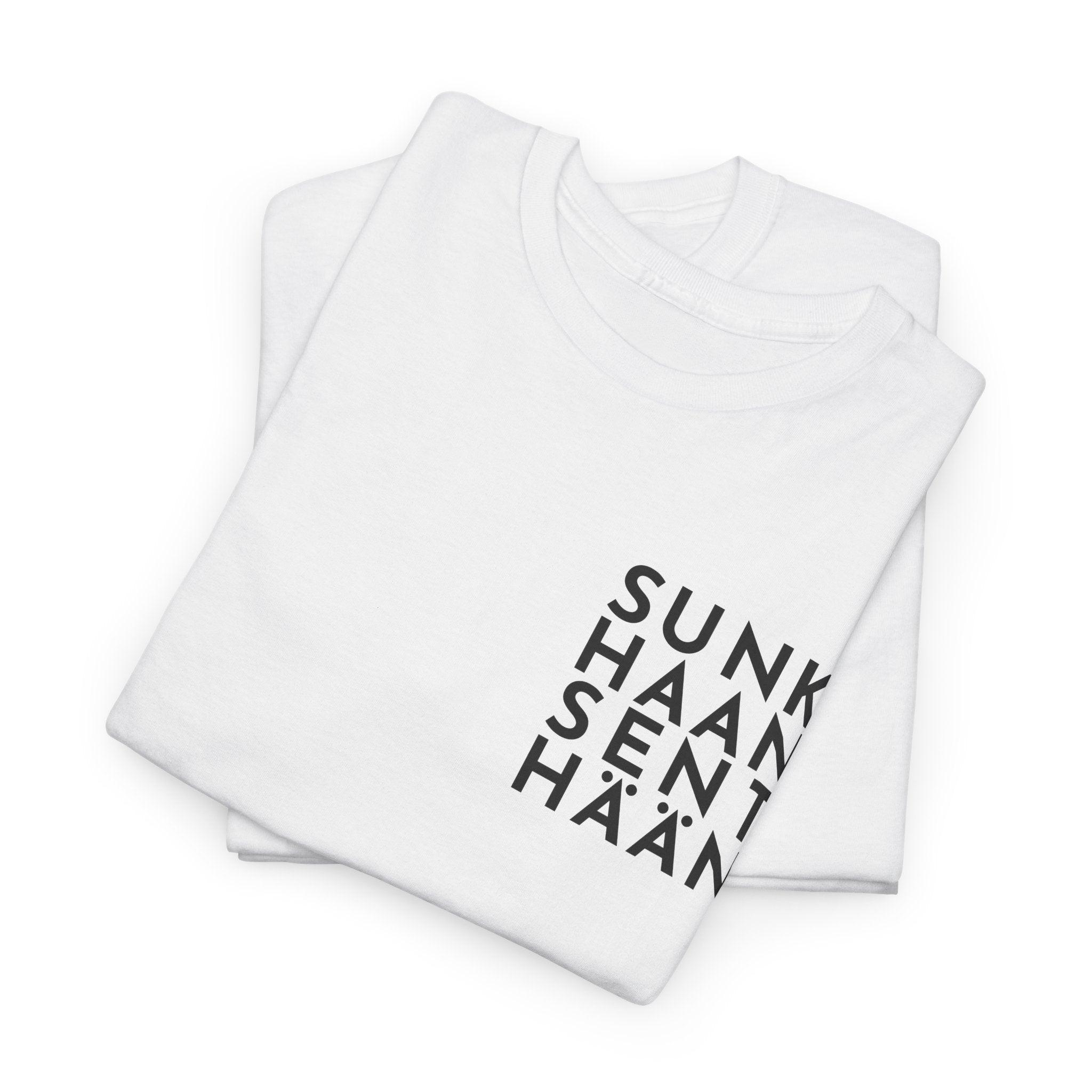 Sunkhaan Senthään t-paita, musta teksti | 100% puuvillaa, unisex - Lourun verkkokauppa