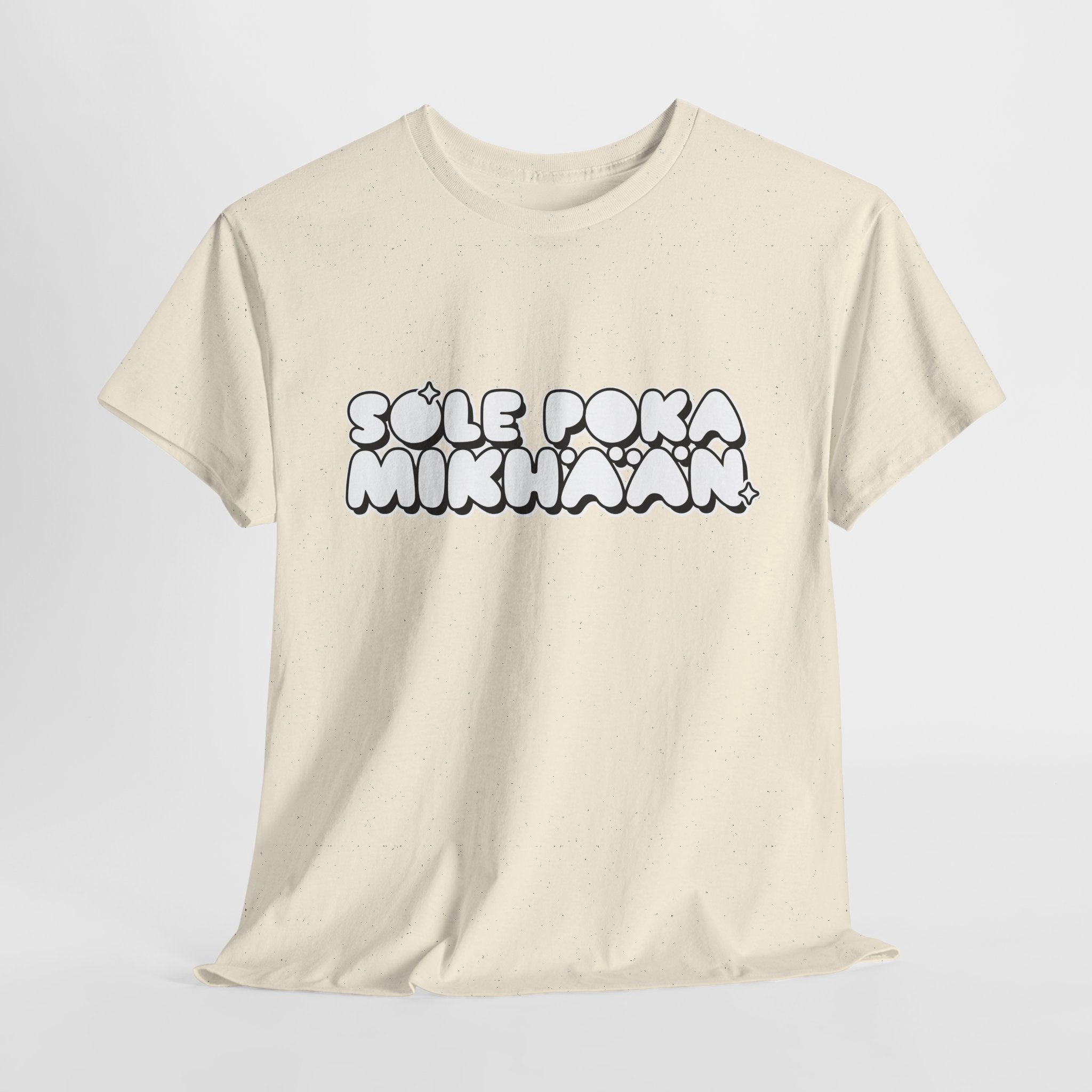 Sole Poka Mikhään t-paita, valkoinen pyöreä teksti | 100% puuvillaa, unisex
