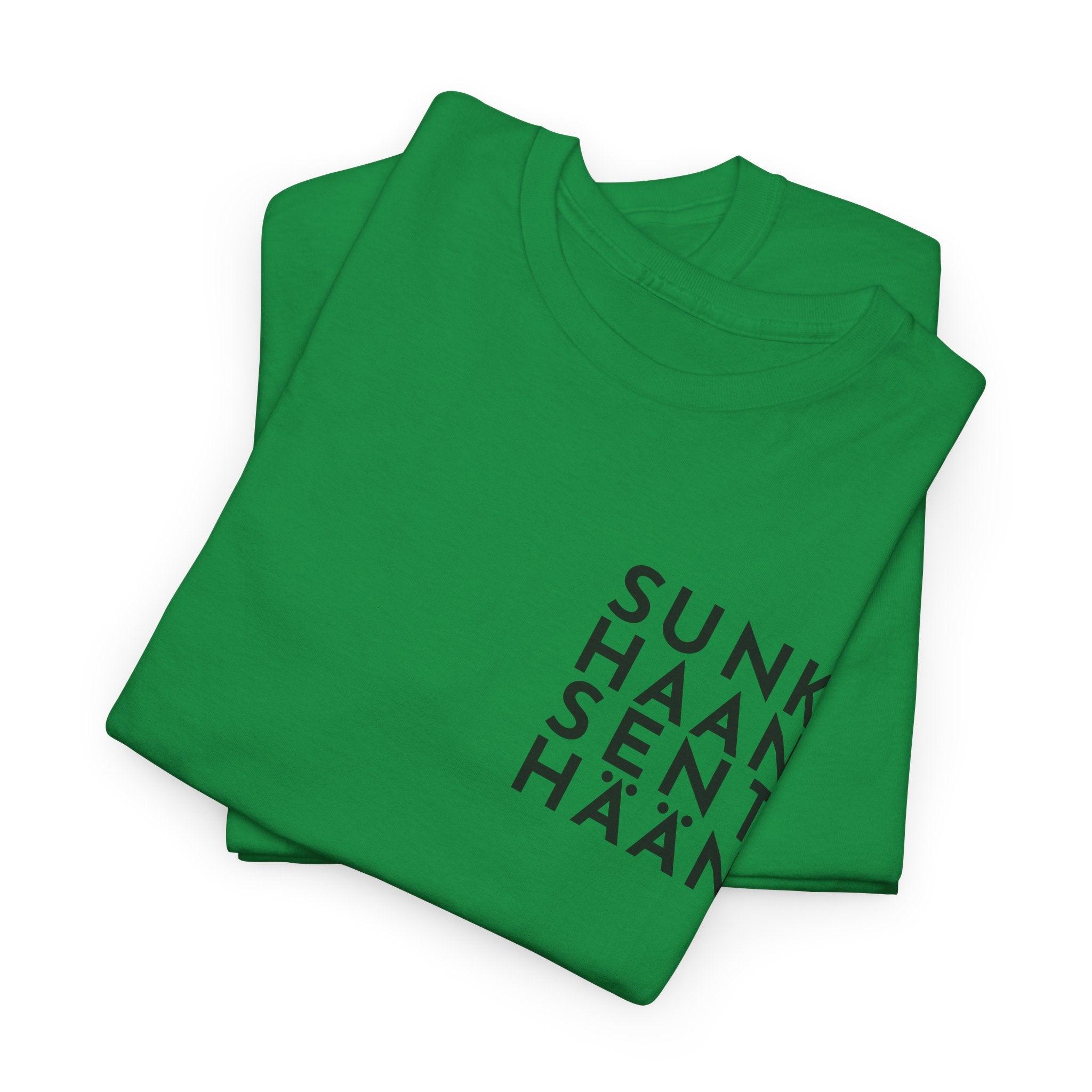 Sunkhaan Senthään t-paita, musta teksti | 100% puuvillaa, unisex - Lourun verkkokauppa