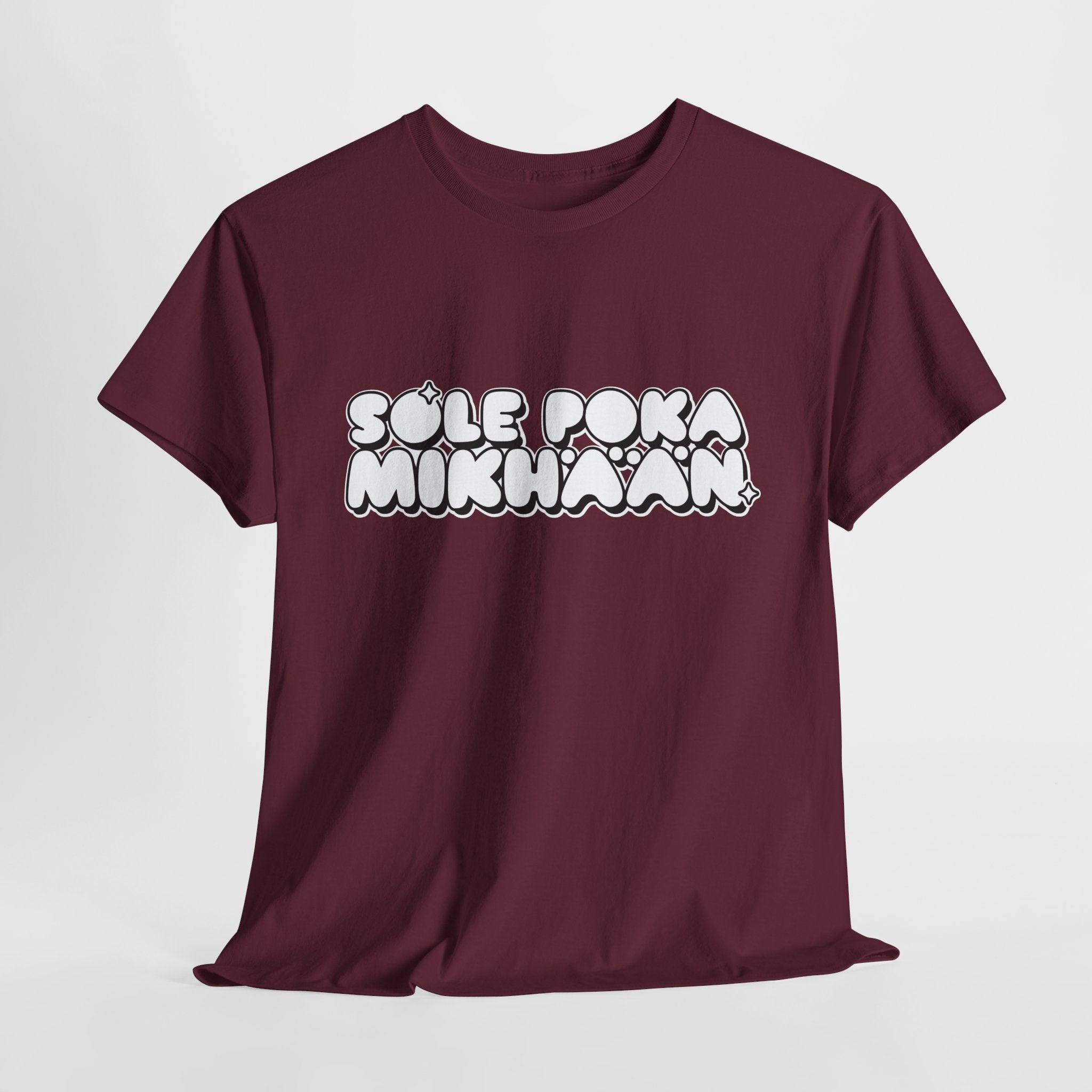 Sole Poka Mikhään t-paita, valkoinen pyöreä teksti | 100% puuvillaa, unisex