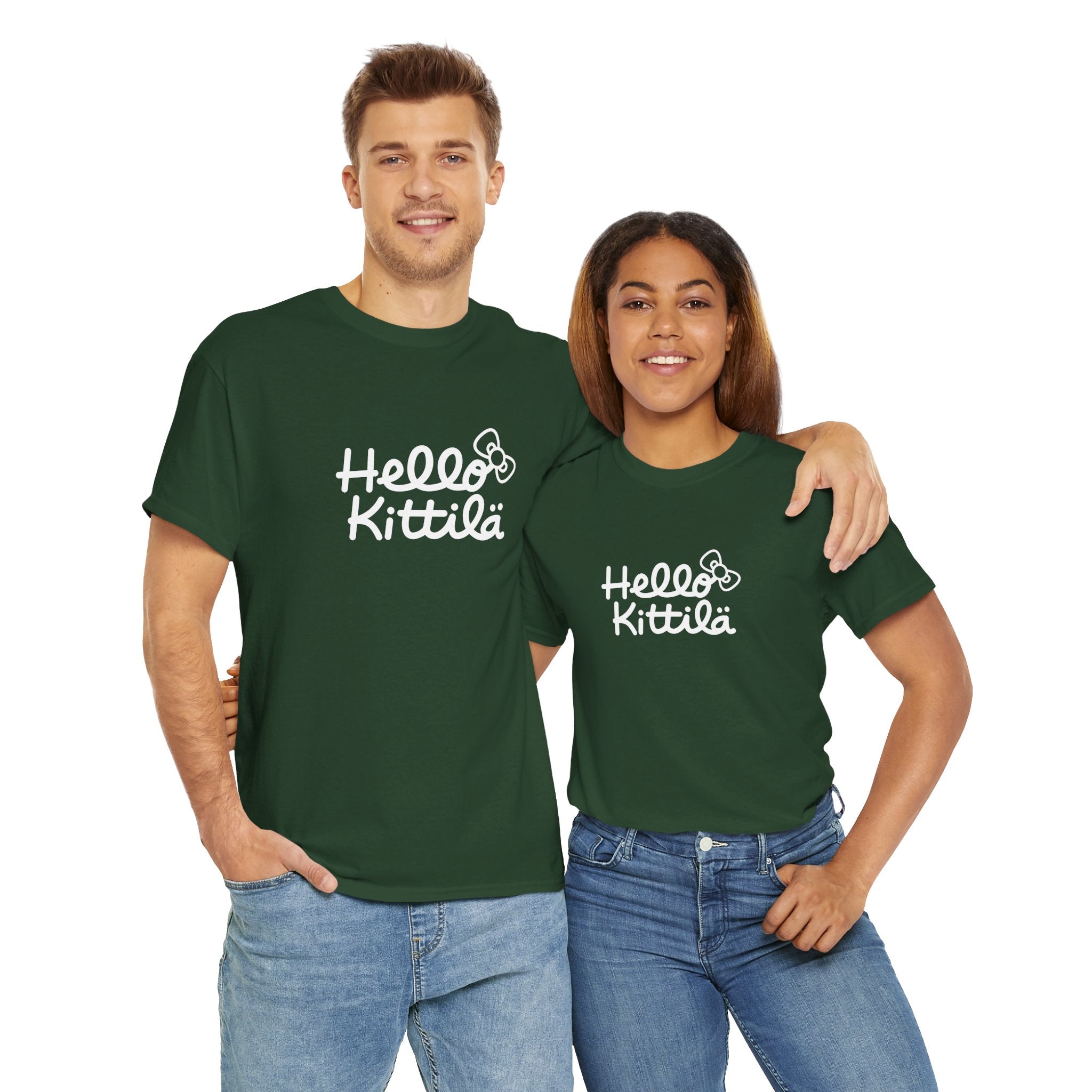 Hello Kittilä (iso valkoinen teksti) | 100% puuvillaa, unisex