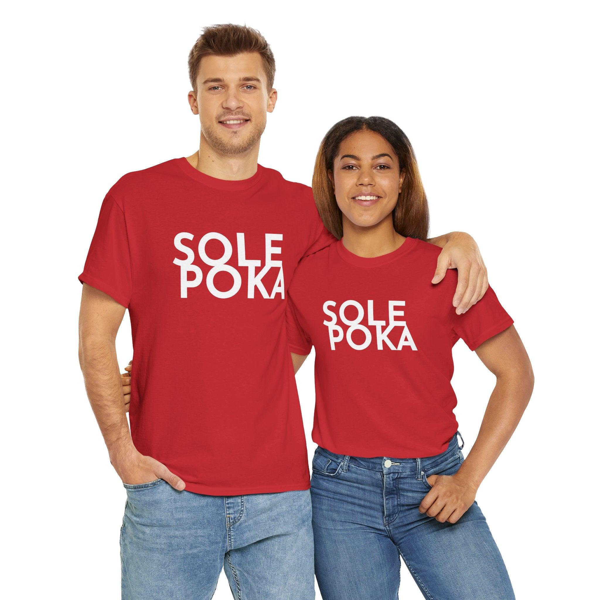 Sole Poka t-paita, valkoinen teksti | 100% puuvillaa, unisex - Lourun verkkokauppa