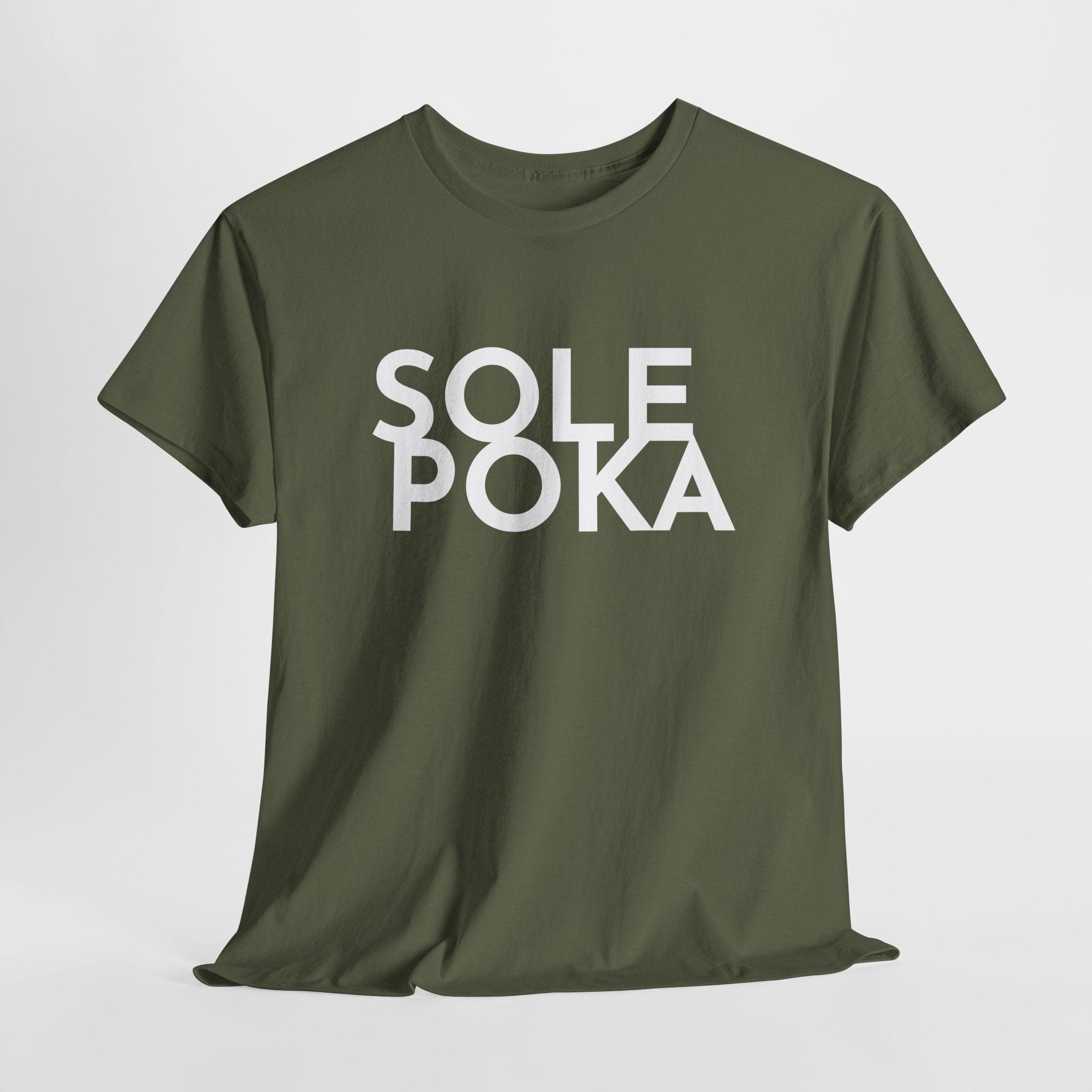 Sole Poka t-paita, valkoinen teksti | 100% puuvillaa, unisex - Lourun verkkokauppa
