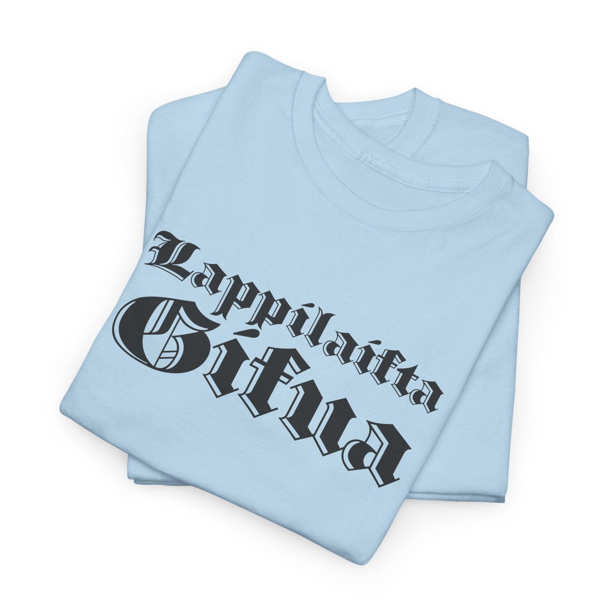 Lappilaista sisua t-paita, tumma retro teksti | 100% puuvillaa, unisex - Lourun verkkokauppa