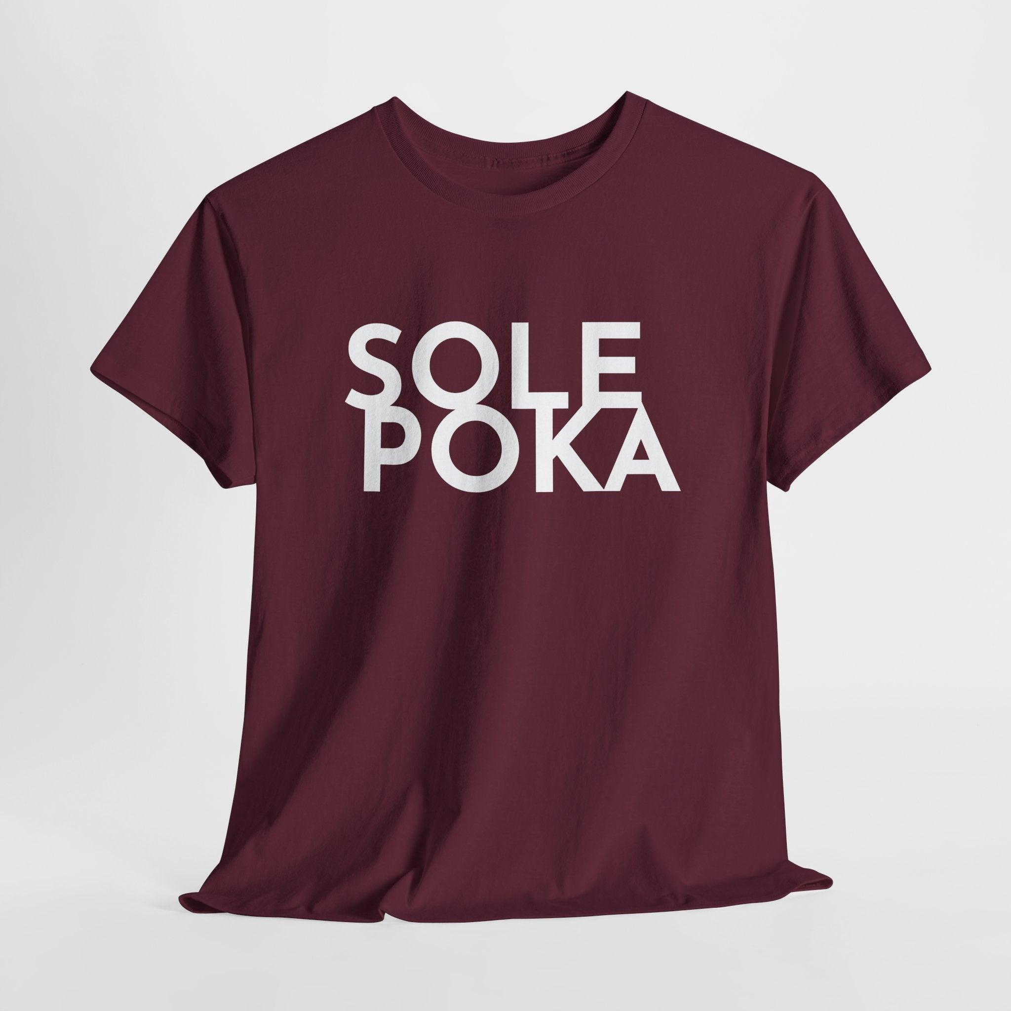 Sole Poka t-paita, valkoinen teksti | 100% puuvillaa, unisex - Lourun verkkokauppa