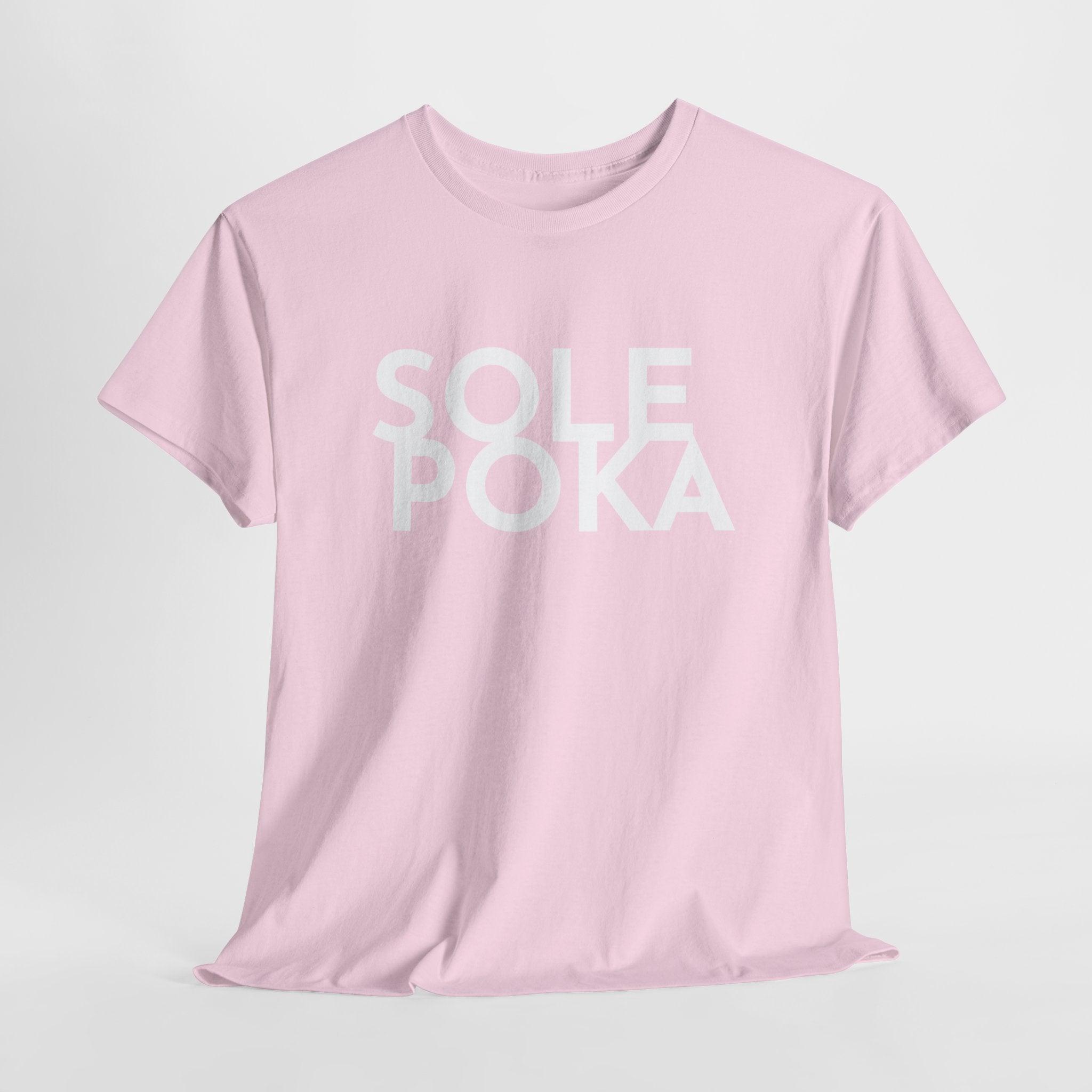 Sole Poka t-paita, valkoinen teksti | 100% puuvillaa, unisex - Lourun verkkokauppa