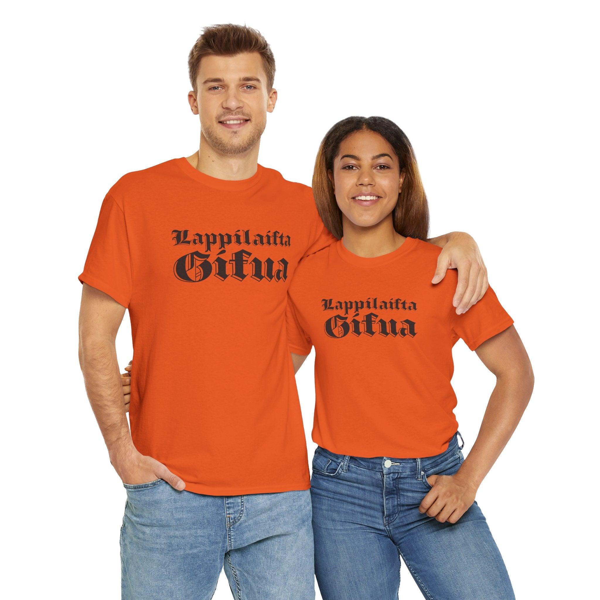 Lappilaista sisua t-paita, tumma retro teksti | 100% puuvillaa, unisex - Lourun verkkokauppa