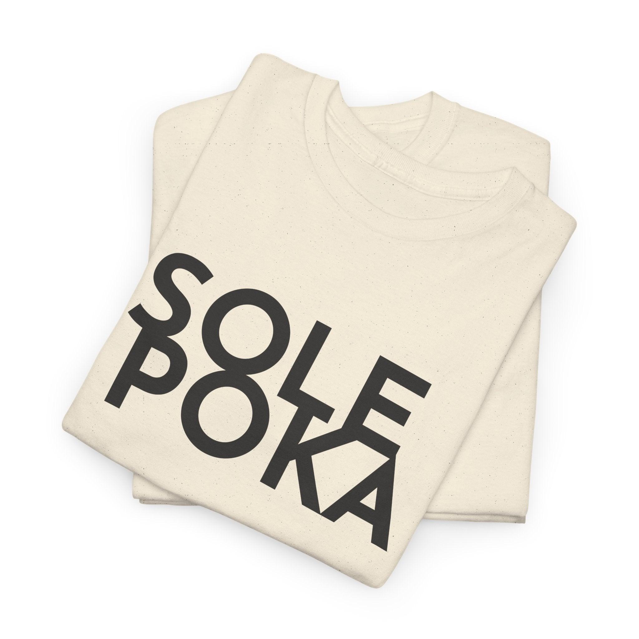 Sole Poka t-paita, musta teksti | 100% puuvillaa, unisex - Lourun verkkokauppa