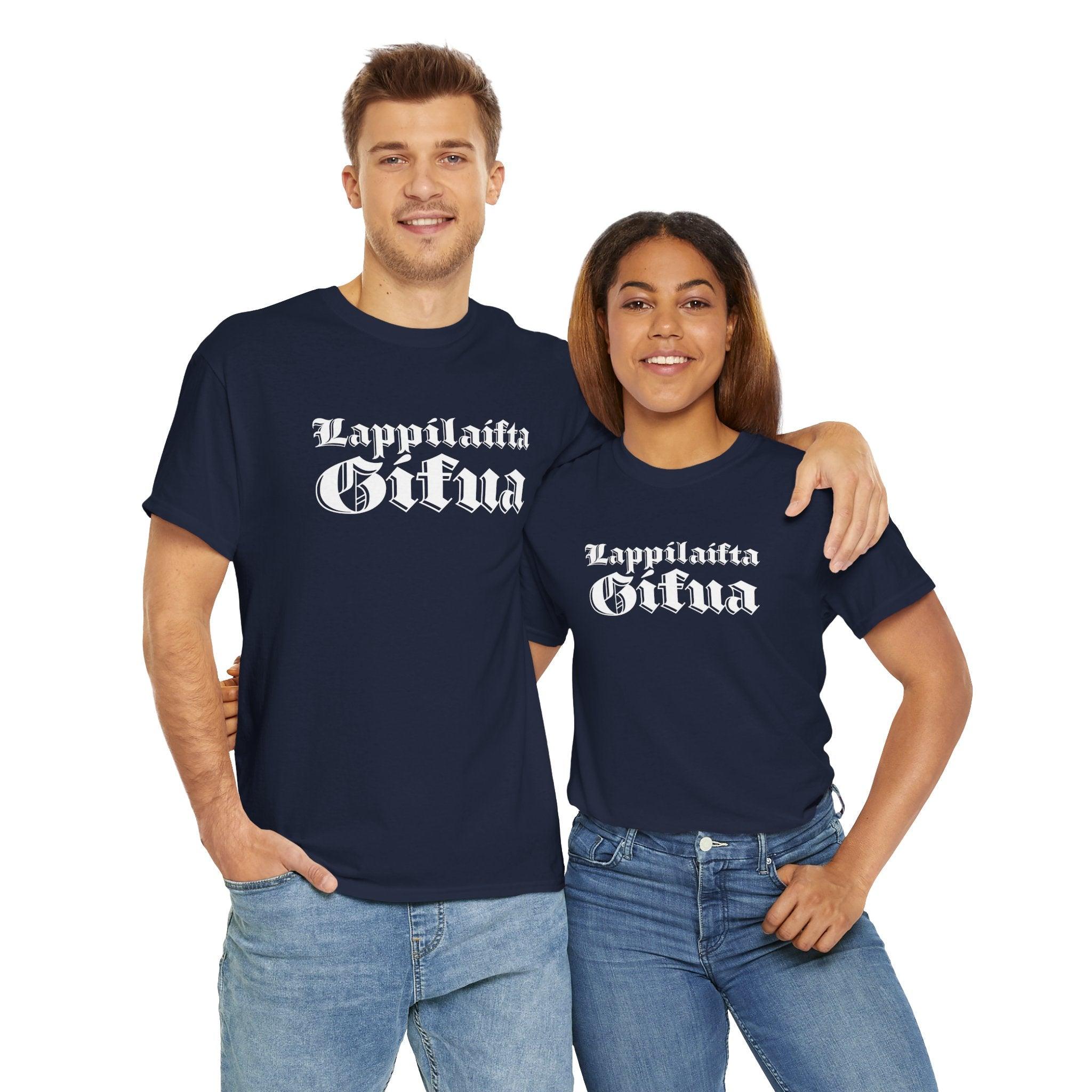 Lappilaista sisua t-paita, valkoinen retro teksti | 100% puuvillaa, unisex - Lourun verkkokauppa