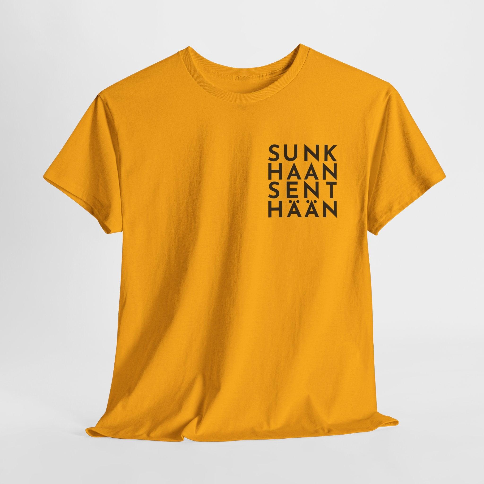 Sunkhaan Senthään t-paita, musta teksti | 100% puuvillaa, unisex - Lourun verkkokauppa