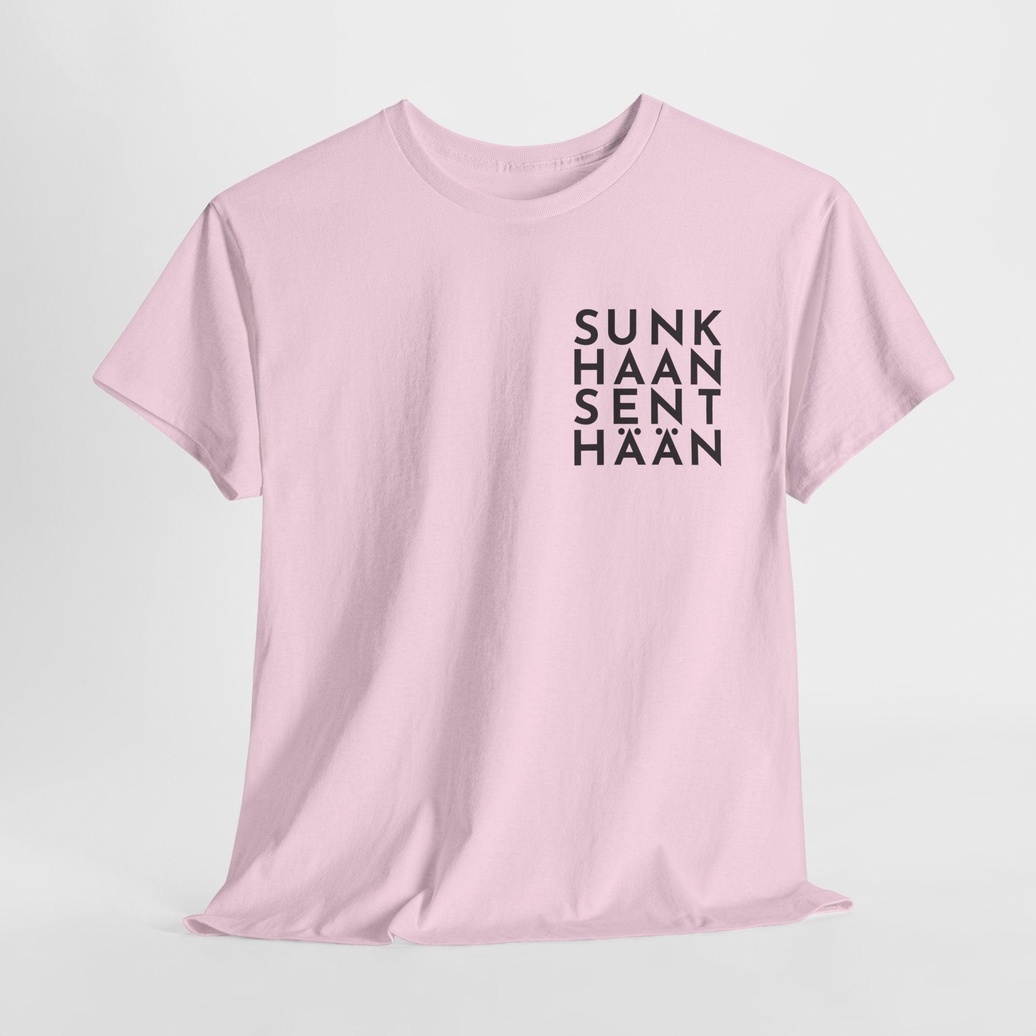 Sunkhaan Senthään t-paita, musta teksti | 100% puuvillaa, unisex - Lourun verkkokauppa