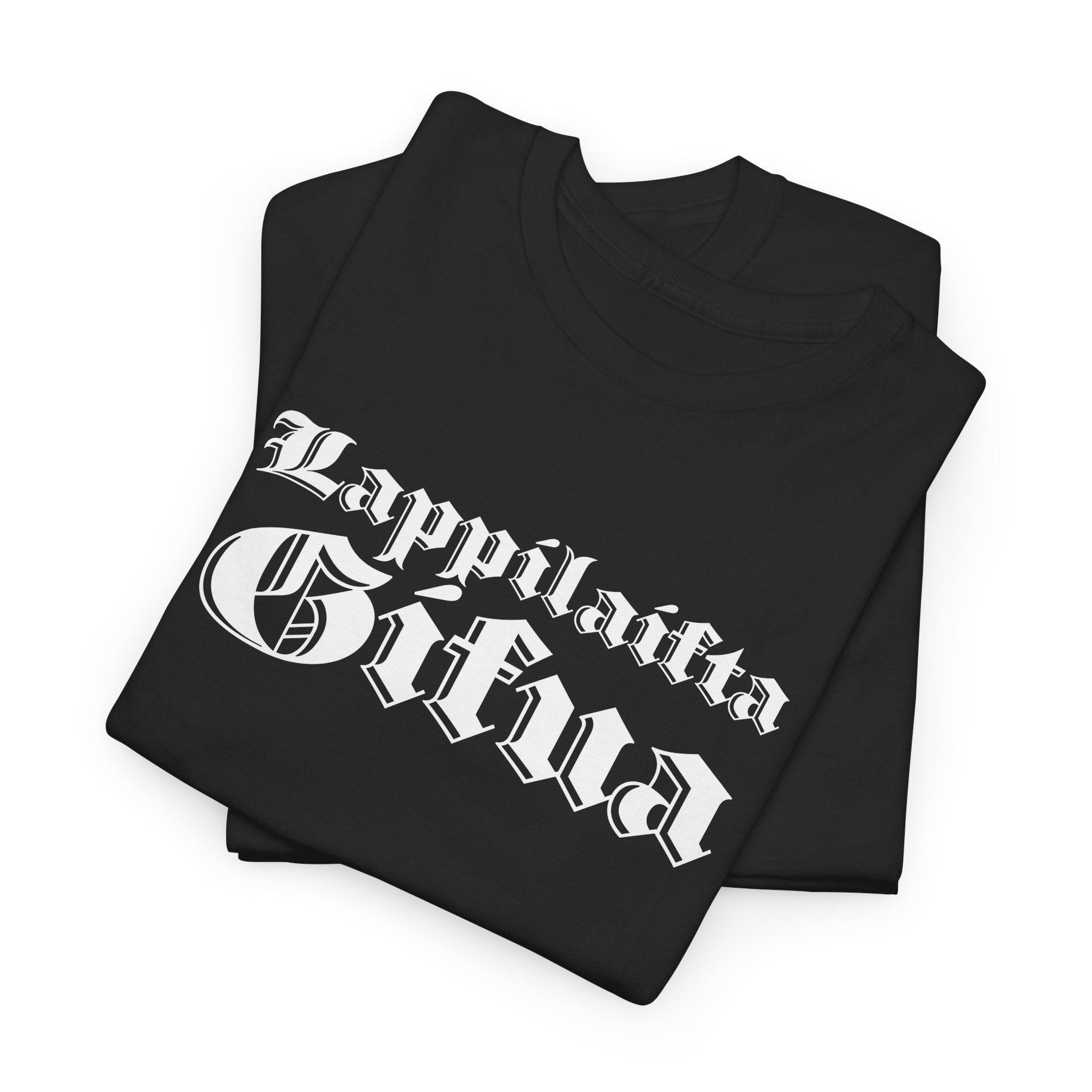 Lappilaista sisua t-paita, valkoinen retro teksti | 100% puuvillaa, unisex - Lourun verkkokauppa