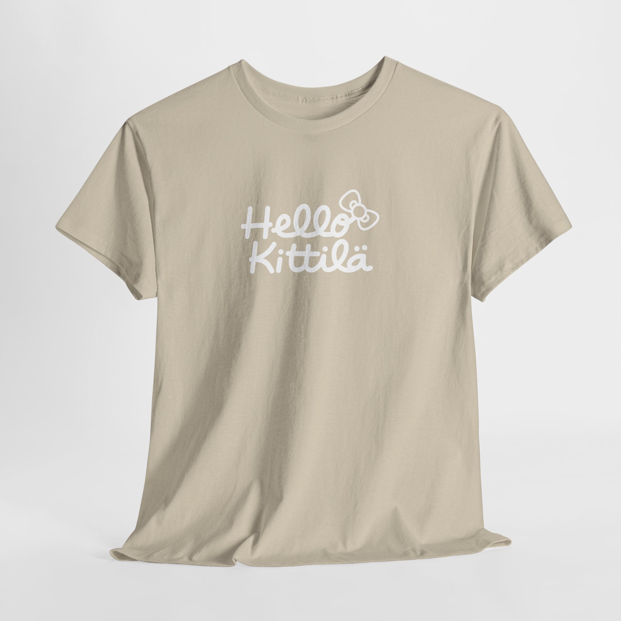 Hello Kittilä (iso valkoinen teksti) | 100% puuvillaa, unisex