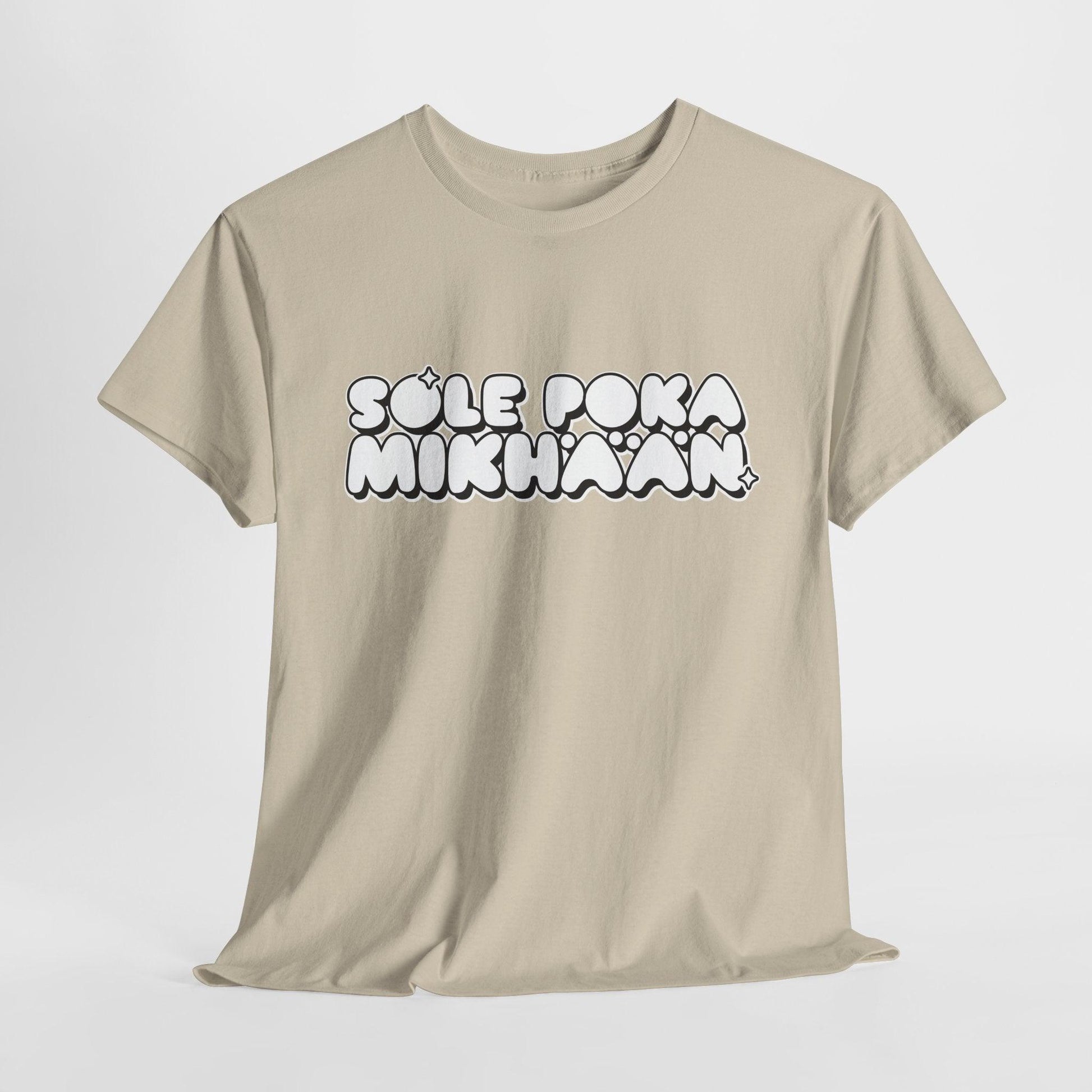 Sole Poka Mikhään t-paita, valkoinen pyöreä teksti | 100% puuvillaa, unisex - Lourun verkkokauppa