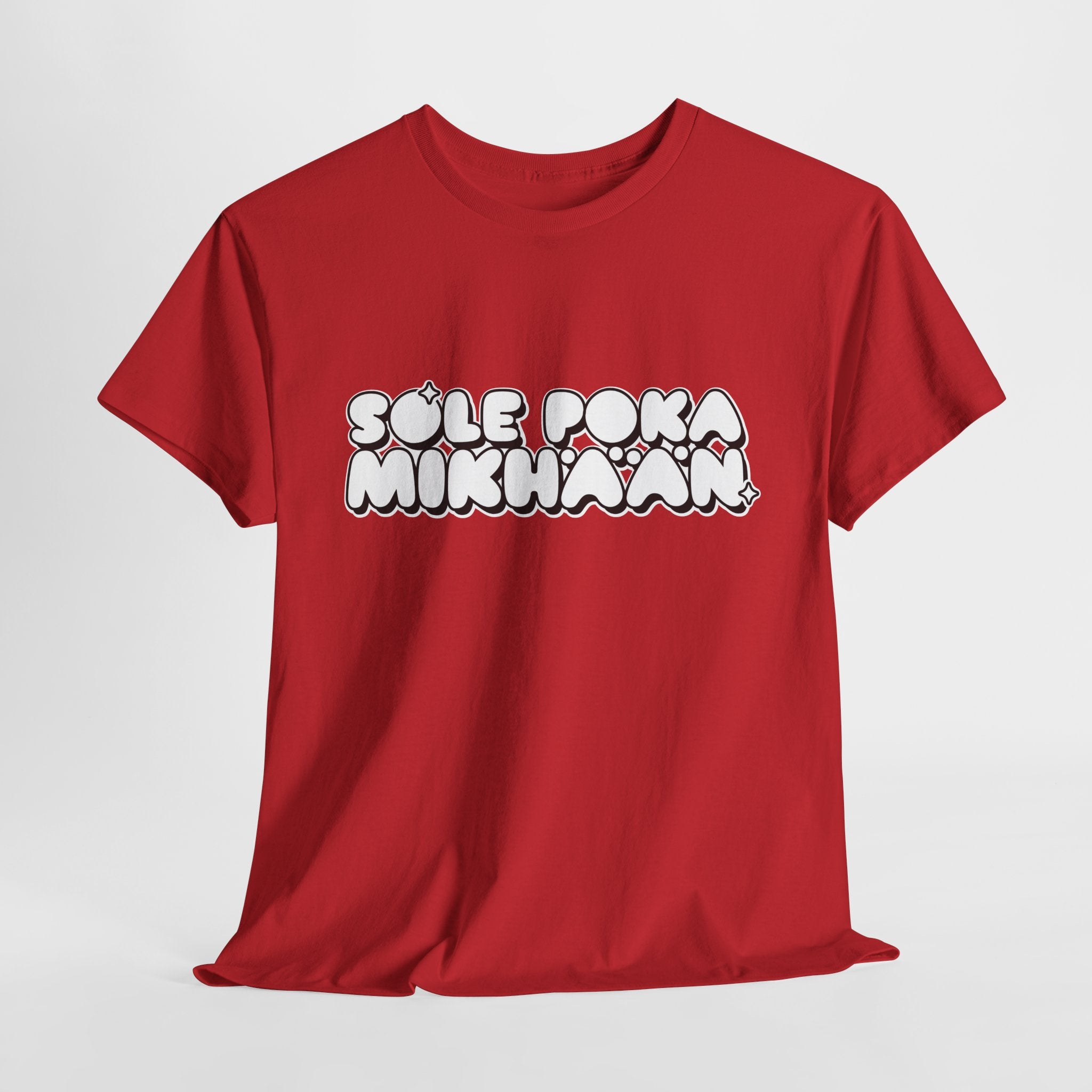 Sole Poka Mikhään t-paita, valkoinen pyöreä teksti | 100% puuvillaa, unisex