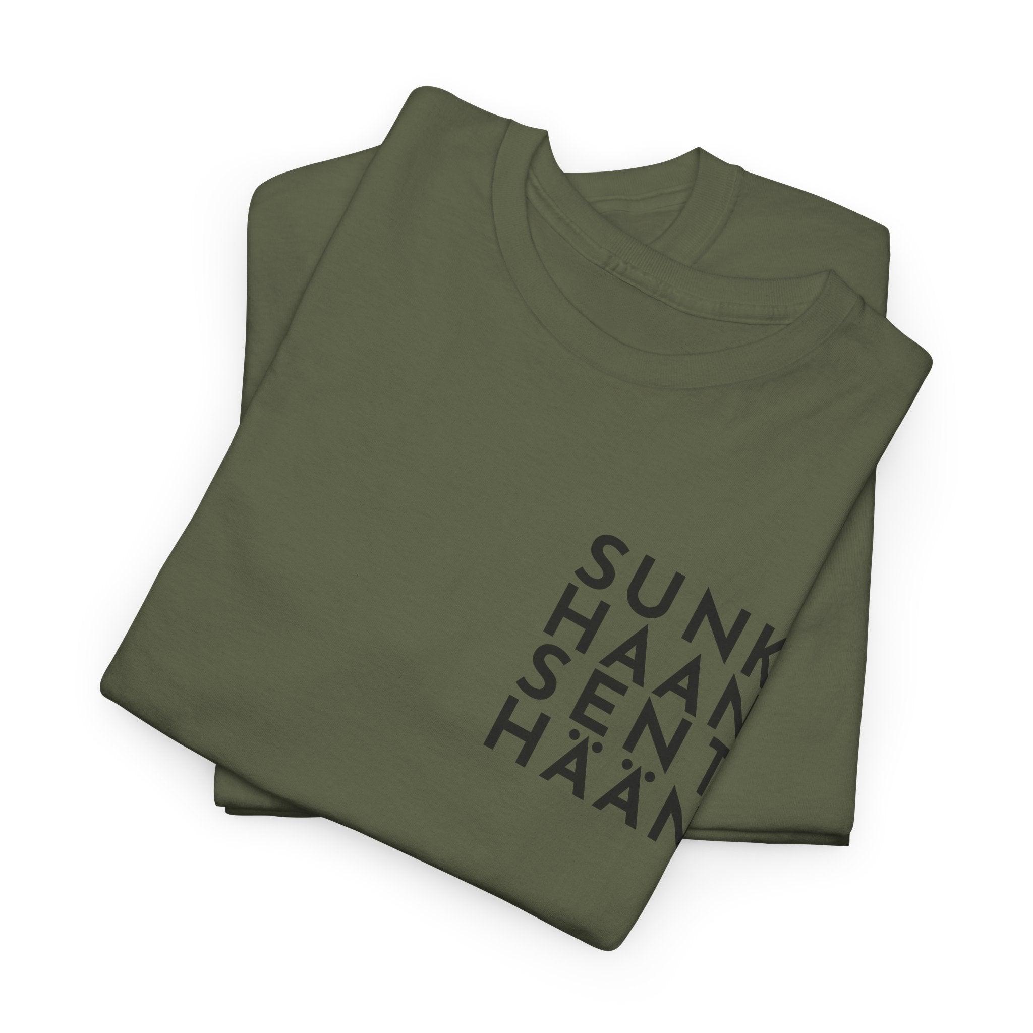 Sunkhaan Senthään t-paita, musta teksti | 100% puuvillaa, unisex - Lourun verkkokauppa