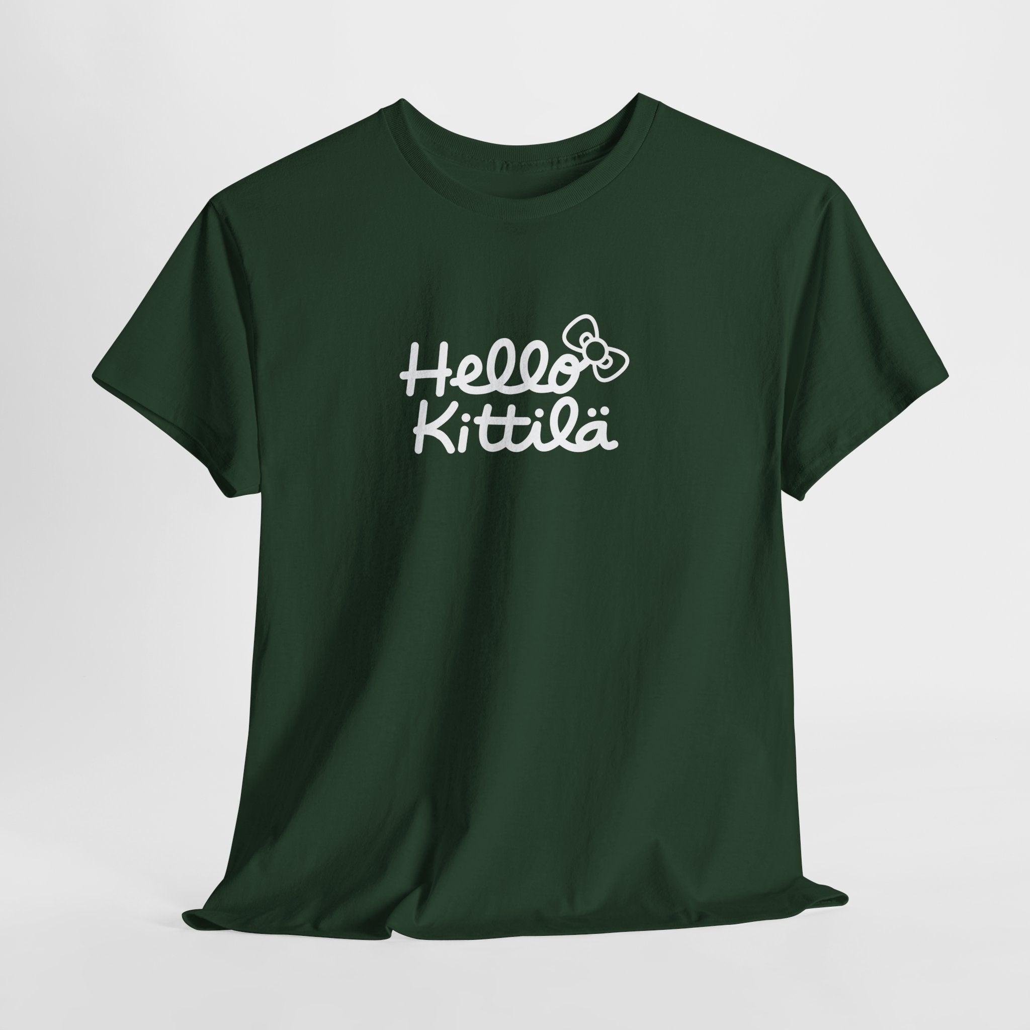 Hello Kittilä (iso valkoinen teksti) | 100% puuvillaa, unisex